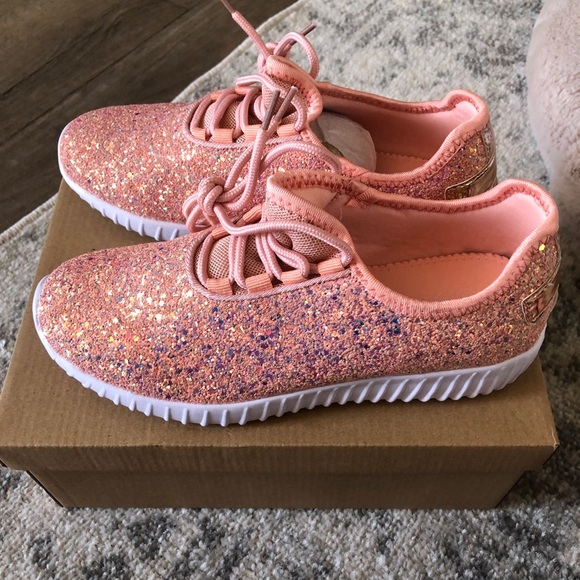 🆕 Women’s Forever by Forever Link Sneakers - Picture 2 of 11